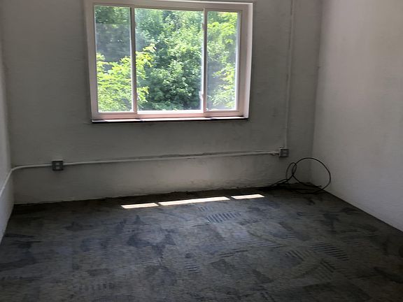 3rd image of 618 Versailles Ave #22