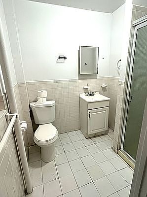 4th image of 419 E 72nd St APT 14