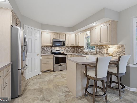4th image of 9 Cordell Dr