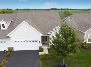 570 N Falls Cir, Pingree Grove, IL 60140