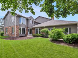 817 Saddlewood Dr, Glen Ellyn, IL 60137