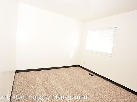 4th image of 1111 23rd Ave S #4