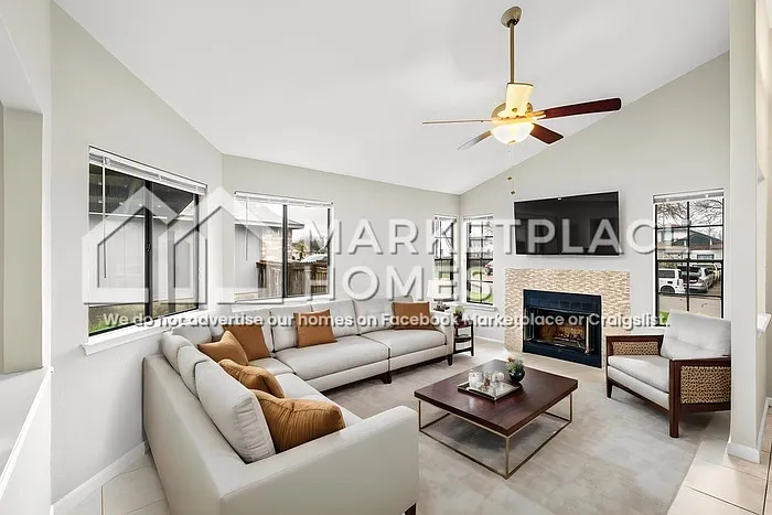 1001 Greenbriar Loop — Photo 3