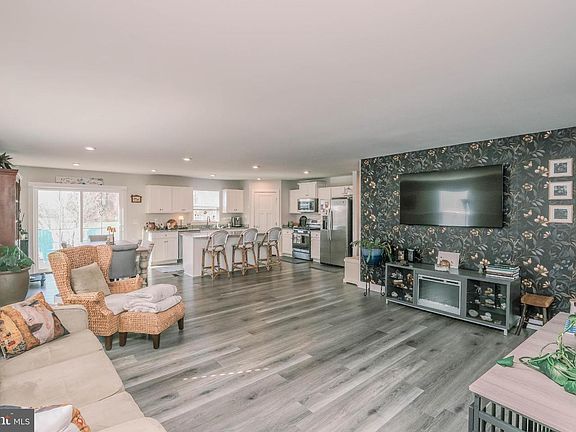4th image of 108 Buena Vista Dr