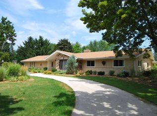 11916 N Vega Ave, Mequon, WI 53097