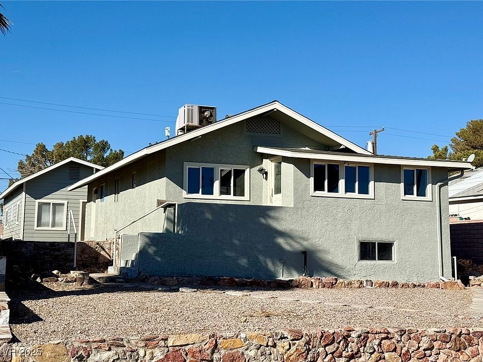 1st image of 624 D Ave