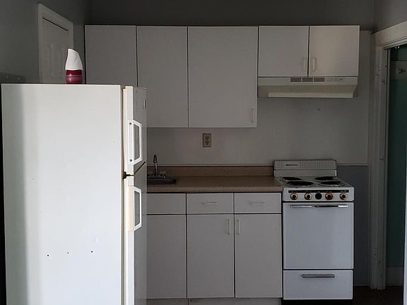 3rd image of 715 W 3rd St #6