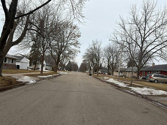 4th image of 1615 N Gillett St