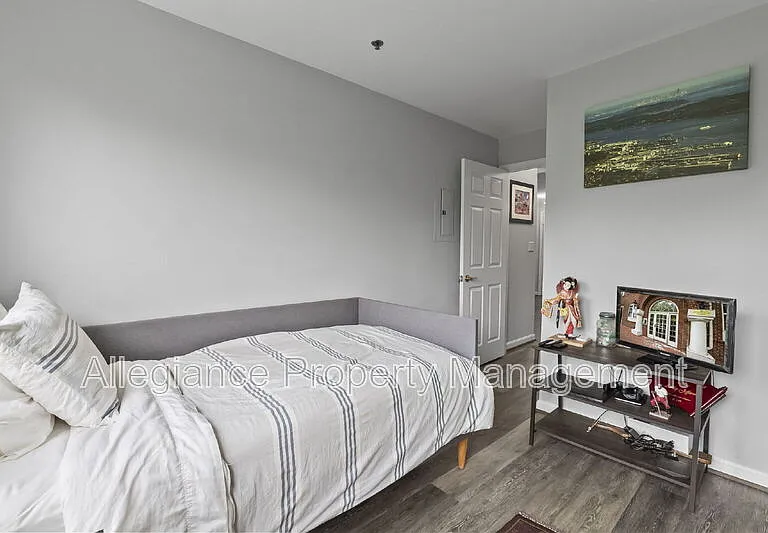 171 Somervelle St #406 — Photo 14