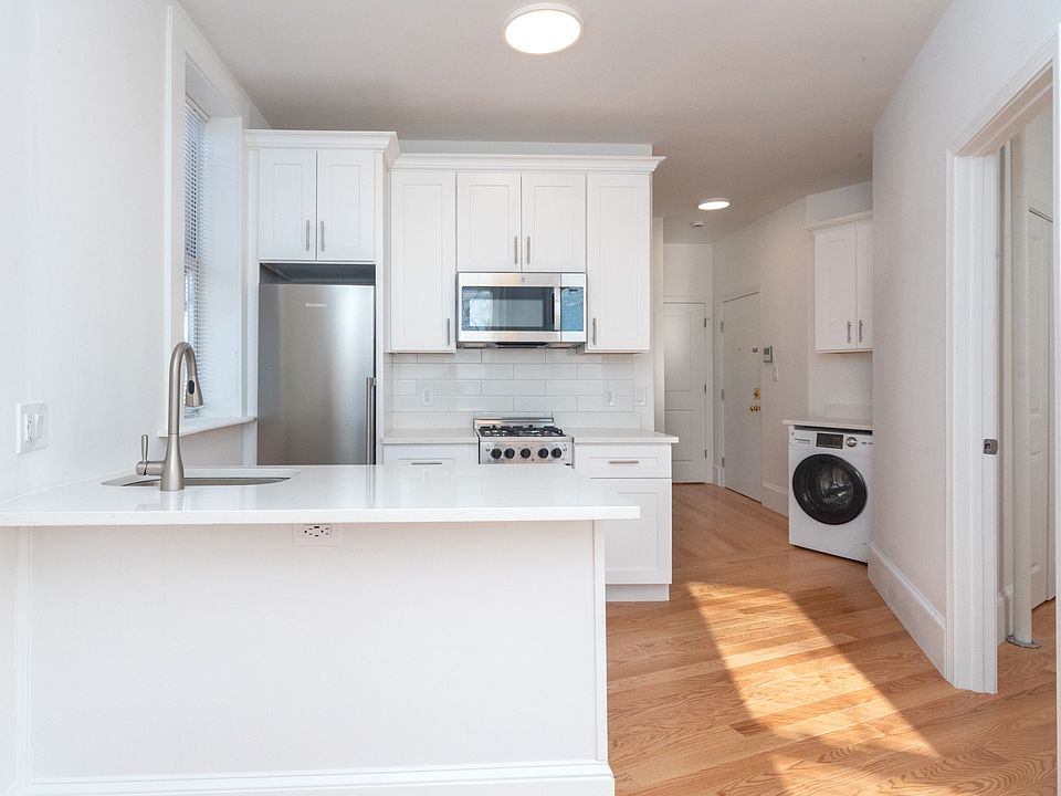 1st image of 151 Park Dr APT 1