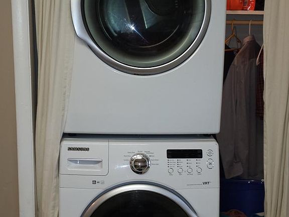 washer/dryer off of kitchen
