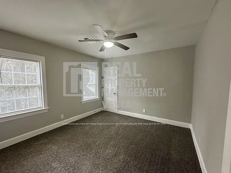 1076 Carlisle Ave — Photo 9