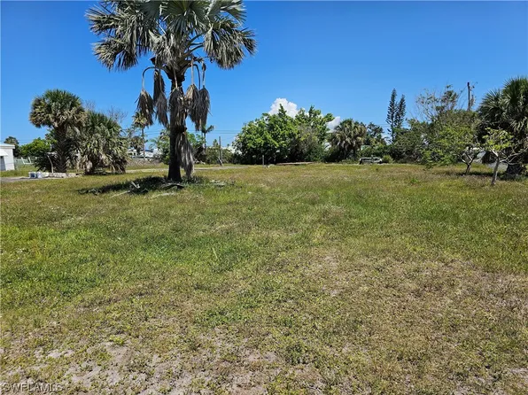 7686 Raymary St, Bokeelia, FL 33922