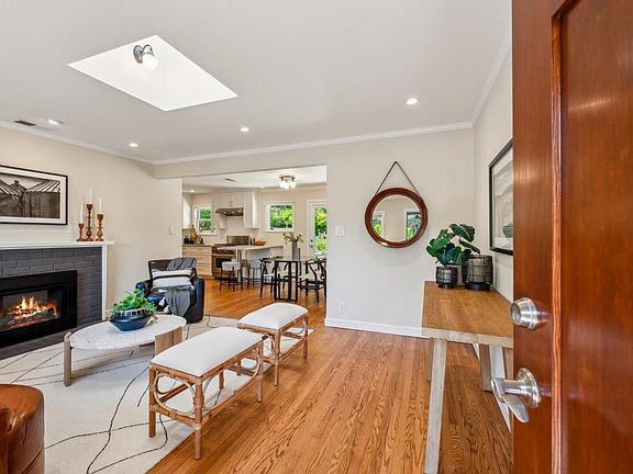 3rd image of 275 Frustuck Avenue