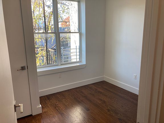 4th image of 315 Woodbine St APT 2R
