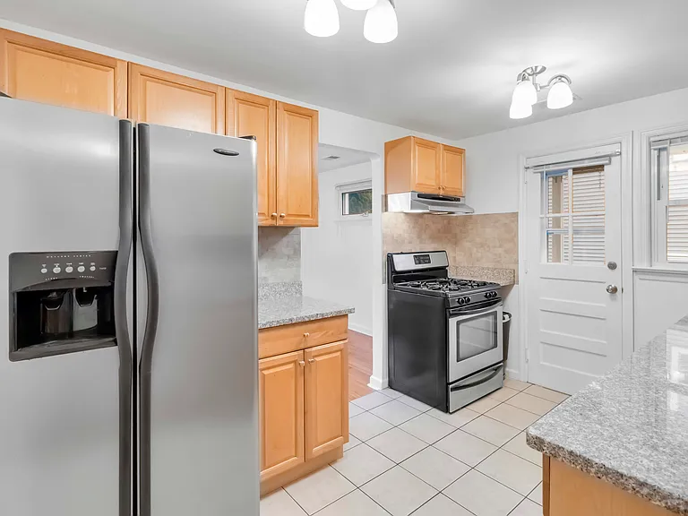 7 Evelyn Rd — Photo 11