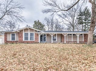 1004 Bedford Ln, Ballwin, MO 63011