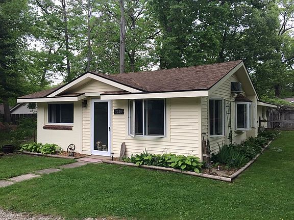 3rd image of 2039 Parkwood Ct