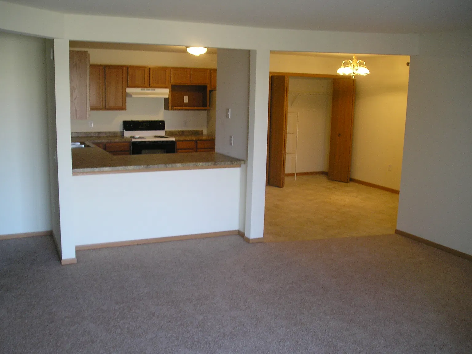 Commonwealth Village Apartments — Photo 2