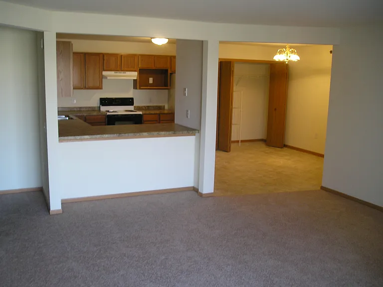 Commonwealth Village Apartments — Photo 2