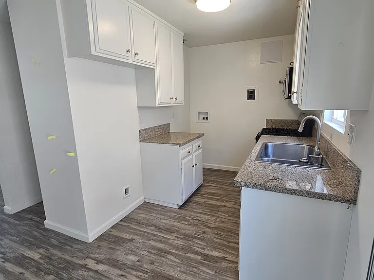 2406 Rockefeller Ln #B — Photo 3