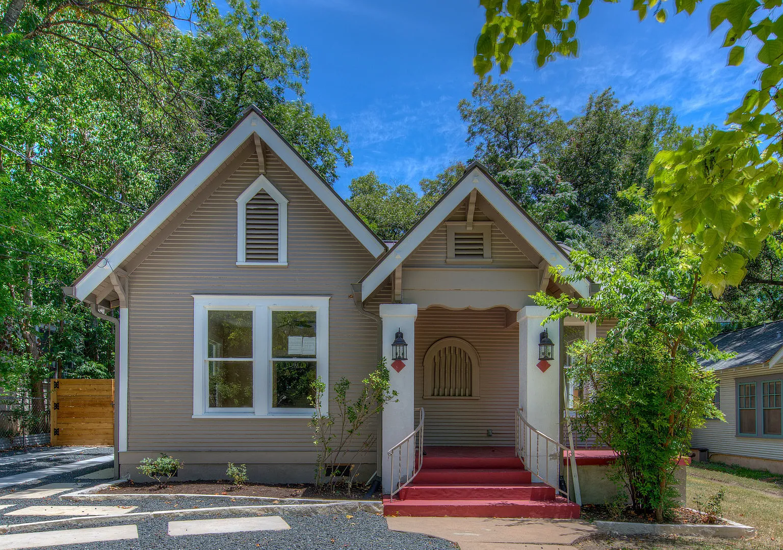 Ut Pre-Lease: 3 Br / 2 Ba Completely Remodel - North Campus - Big Backyard — Photo 1