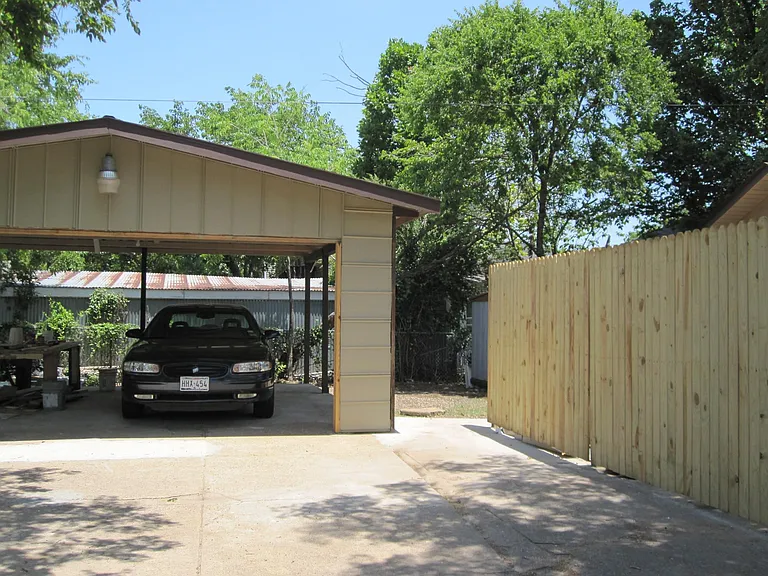 driveway off of Canty St. to carpoort