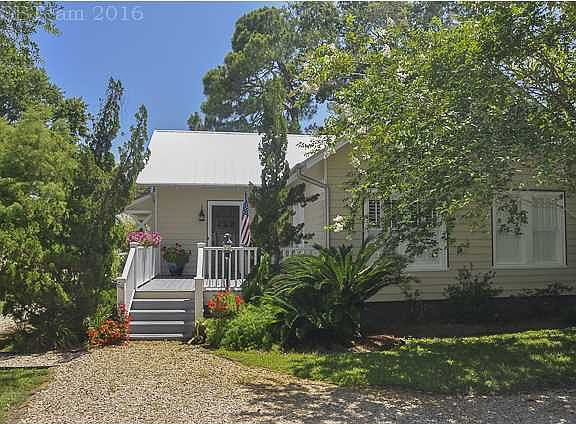 3rd image of 62 15th St