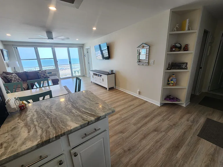 9400 Atlantic Ave #513 — Photo 4