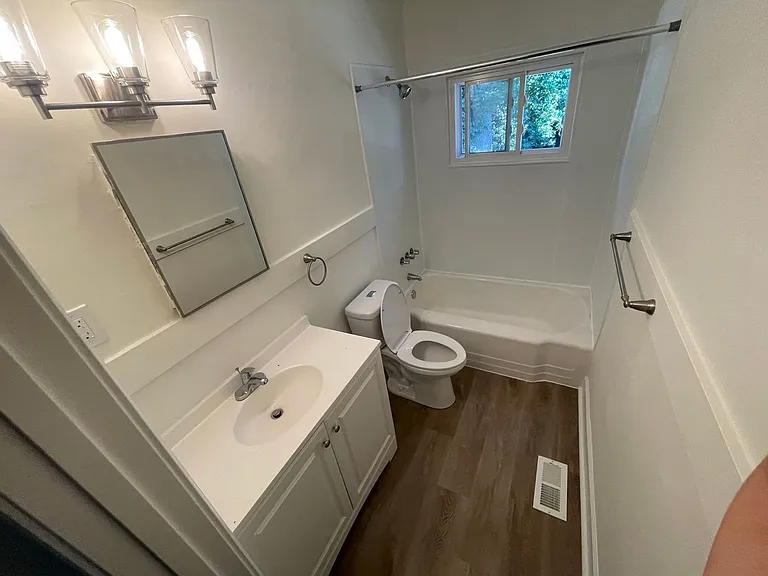 2044 Dekalb Ave NE — Photo 4