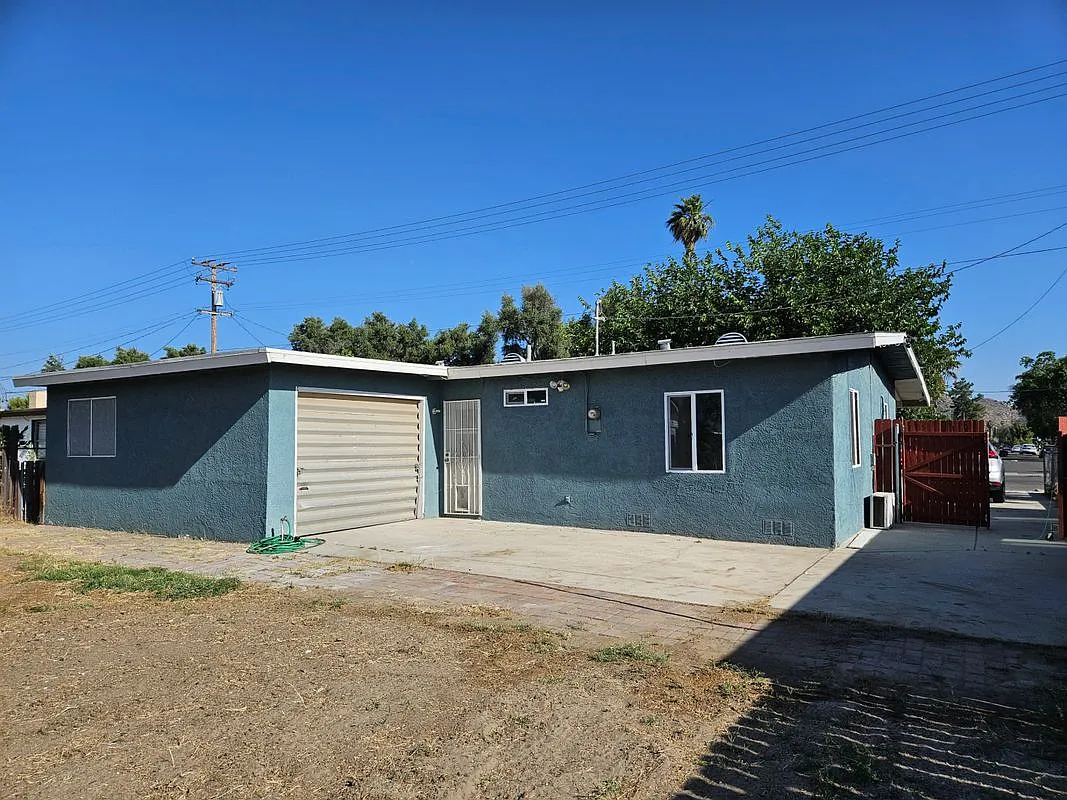 3 bed, 1.0 bath, 1100 sqft, $2,450 — Photo 3
