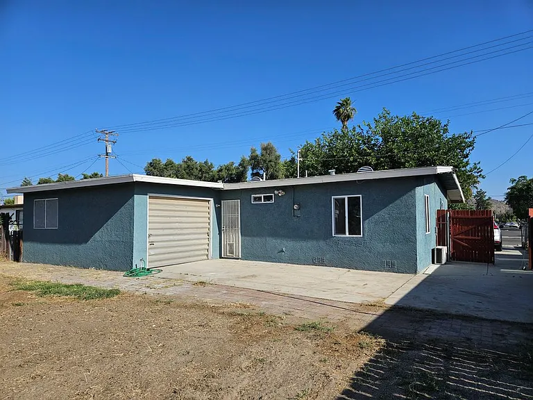 712 E Whittier Ave — Photo 3