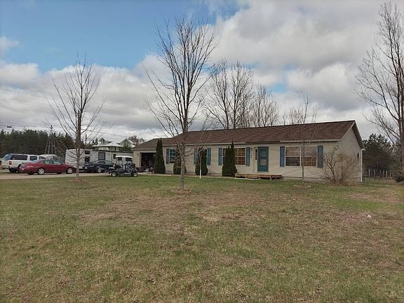 2nd image of 524 Riverdale St
