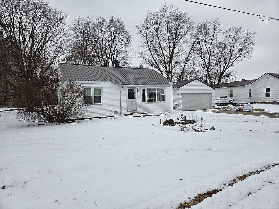 1st image of 221 E Main St