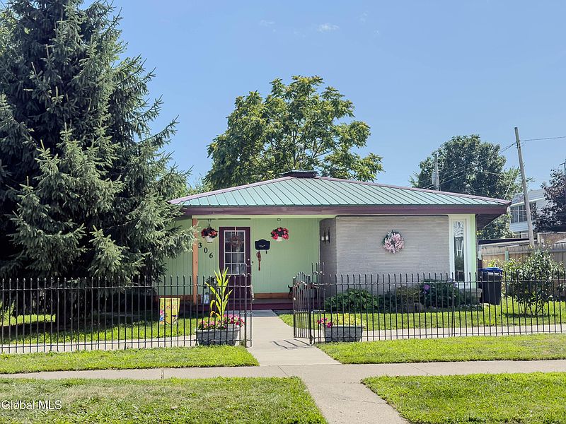 3rd image of 306 16th Street