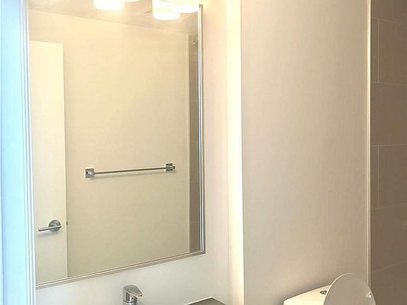 5th image of 155 Yorkville Ave #1018