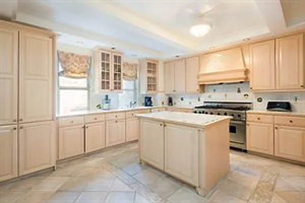 Rented by Douglas Elliman | media 6