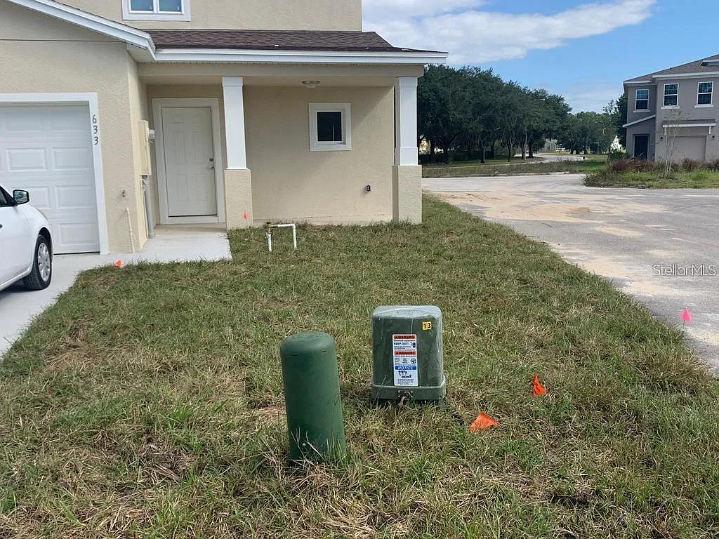 3 bed, 3.0 bath, 1595 sqft, $1,980 — Photo 1