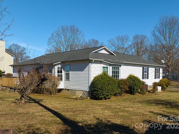 3rd image of 15 Regal Knolls Dr