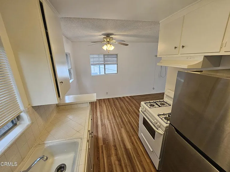 12246 Oxnard St #2 — Photo 8