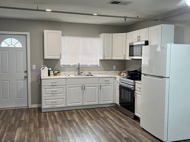 1404 Montana Ave — Photo 4