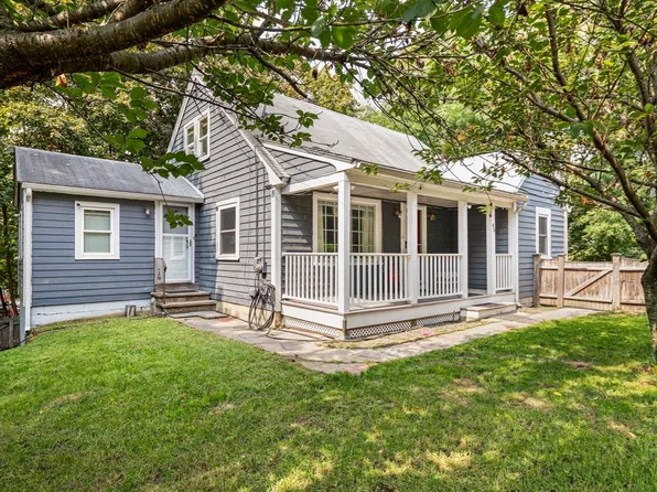 45 Woburn St, Lowell, MA 01852