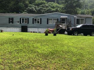 8 Jeffs Dr, Dixfield, ME 04224