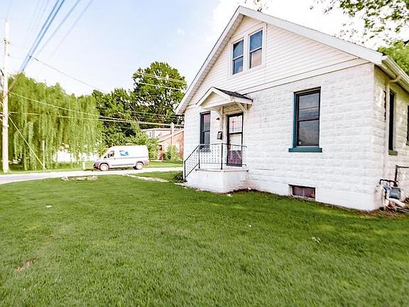 3rd image of 11102 Florence Ave