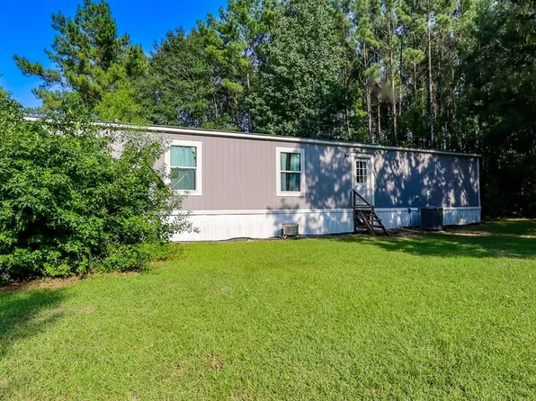 271 Parker Dr, Zavalla, TX 75980