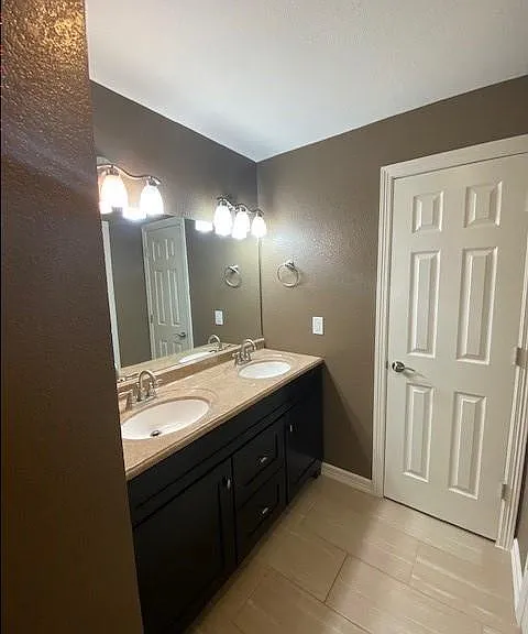 13323 Villa Park Dr — Photo 10