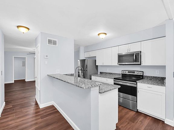 2nd image of 118 Michelle Ln APT C