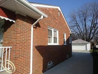 4th image of 24260 Oneida Ave