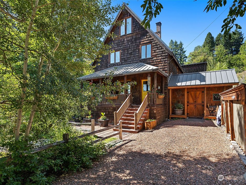 This secluded Roslyn home is filled with fun nitched areas both inside and out.  Come take a look in person, you will not be disappointed.>