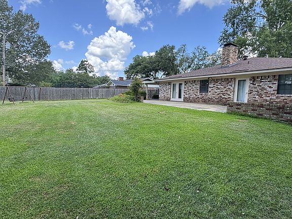 3rd image of 102 River Oaks Dr
